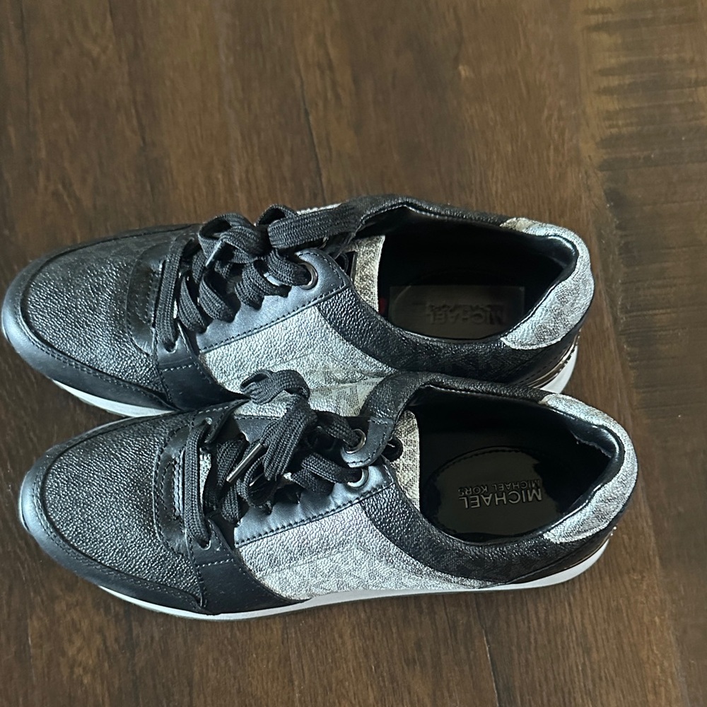 Women’s Michael Kors Black and Silver Logo Panel Sneakers Size:6.5 - Picture 5 of 16